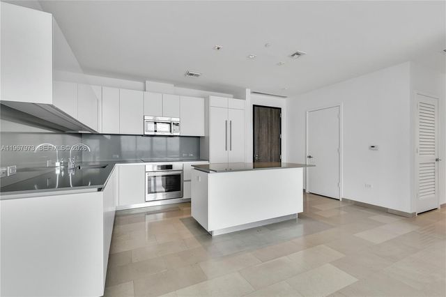 68 SE 6th St 4110, Miami, FL 33131