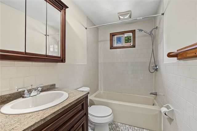 29 Stillwater Avenue, Providence, RI 02908