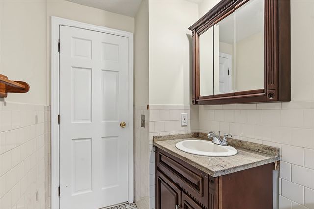 29 Stillwater Avenue, Providence, RI 02908