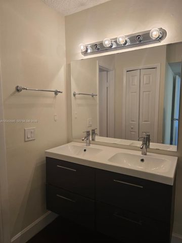 16581 Blatt Blvd 104, Weston, FL 33326
