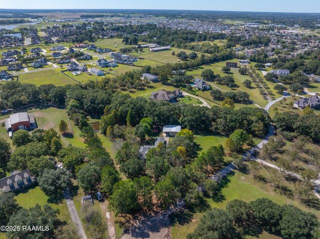 419 Copperfield Way, Youngsville, LA 70592