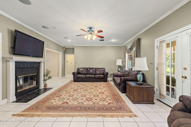 419 Copperfield Way, Youngsville, LA 70592