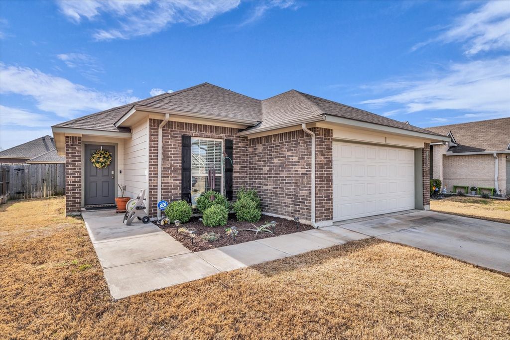 4141 Riata Ranch Road, Waco, TX 76705