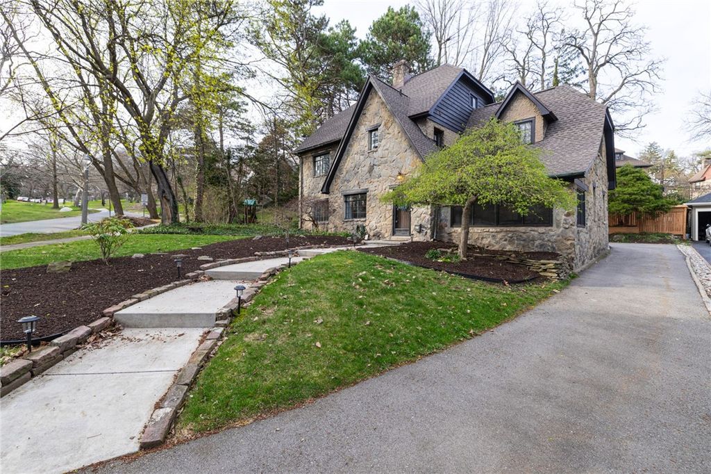 86 Chadbourne Road, Brighton, NY 14618