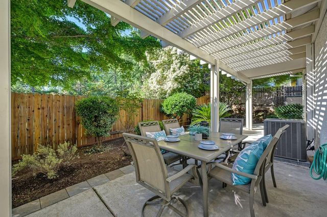 11532 Stonebrook Dr, Auburn, CA 95603