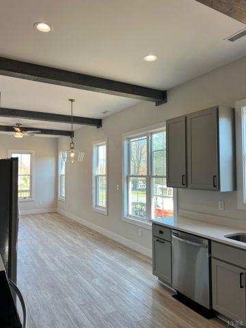 198 Triple Oak Cir., Madison Heights, VA 24572