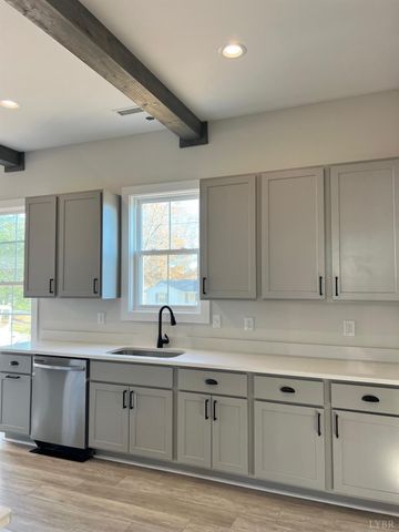 198 Triple Oak Cir., Madison Heights, VA 24572