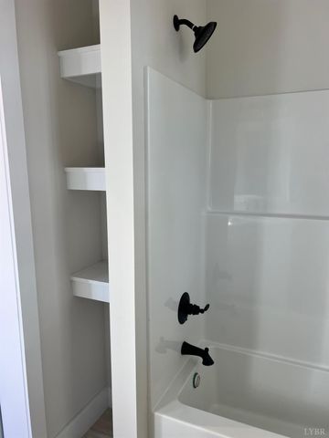 198 Triple Oak Cir., Madison Heights, VA 24572