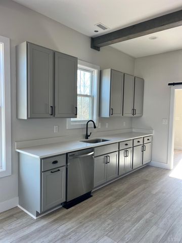 198 Triple Oak Cir., Madison Heights, VA 24572