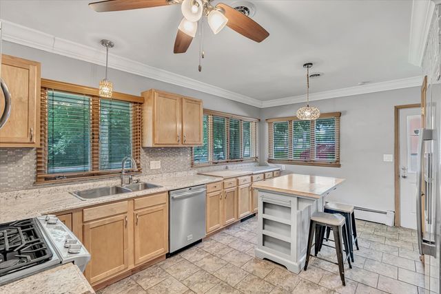 2720 31st Avenue, Rock Island, IL 61201