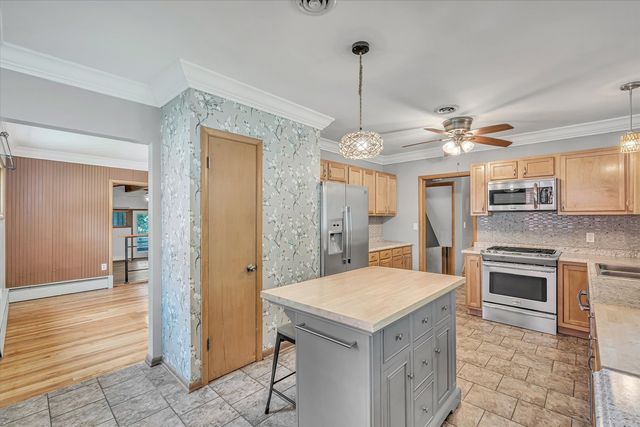2720 31st Avenue, Rock Island, IL 61201