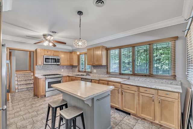 2720 31st Avenue, Rock Island, IL 61201