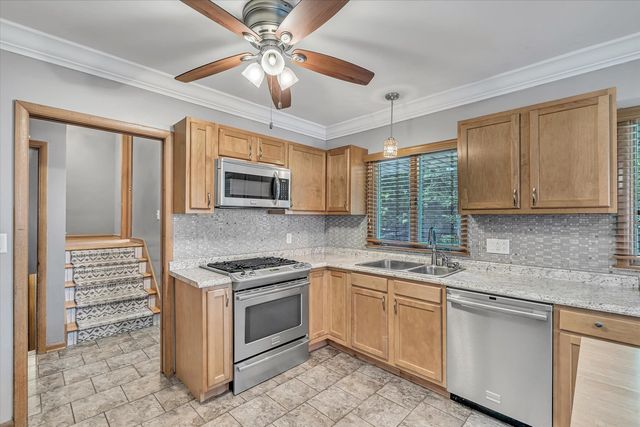 2720 31st Avenue, Rock Island, IL 61201