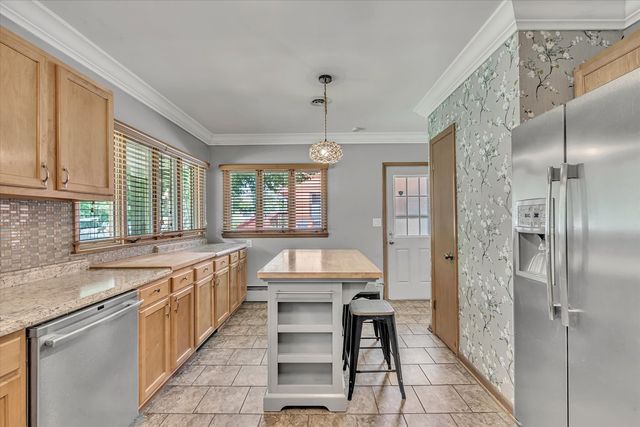 2720 31st Avenue, Rock Island, IL 61201