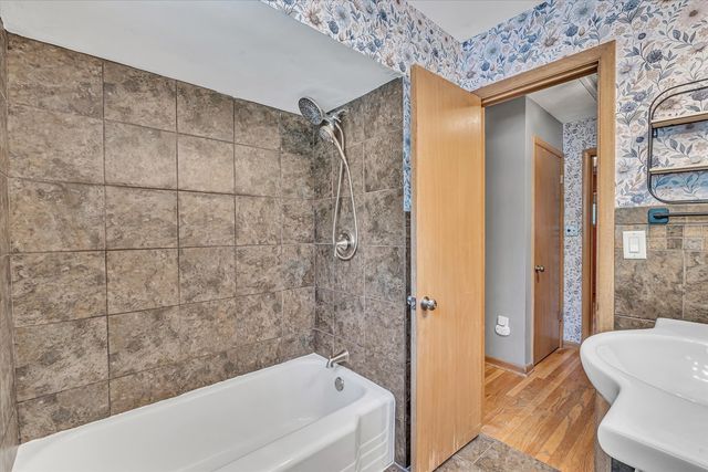 2720 31st Avenue, Rock Island, IL 61201