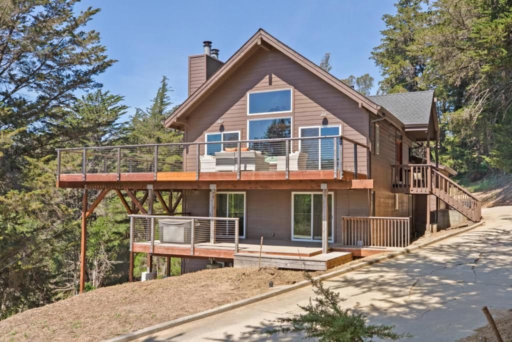 Image 1 of property listing at 688 Calabasas Road, Watsonville, CA 95076