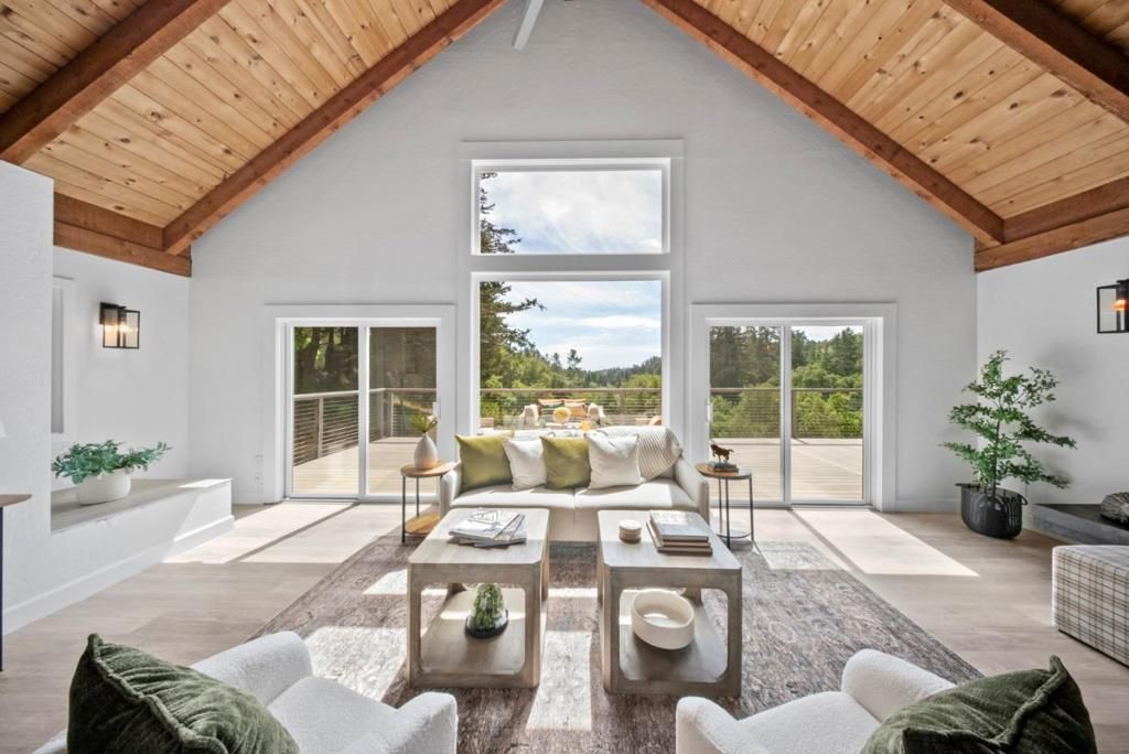 Image 5 of property listing at 688 Calabasas Road, Watsonville, CA 95076