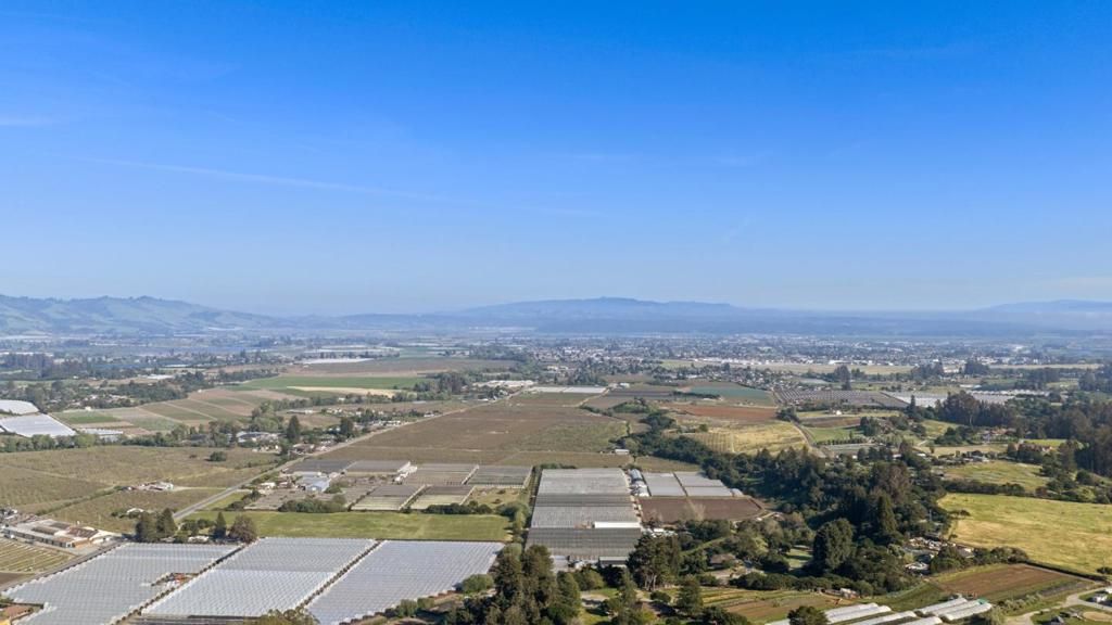 Image 85 of property listing at 688 Calabasas Road, Watsonville, CA 95076