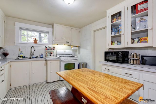 4004 Garfield Street, Anchorage, AK 99503