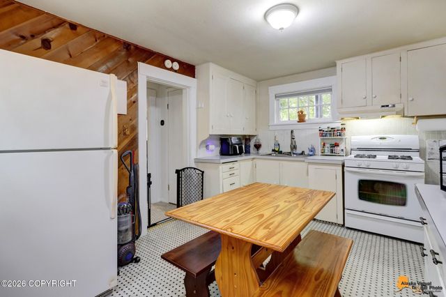 4004 Garfield Street, Anchorage, AK 99503