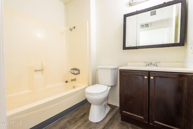 8621 W COLUMBUS Avenue, Phoenix, AZ 85037