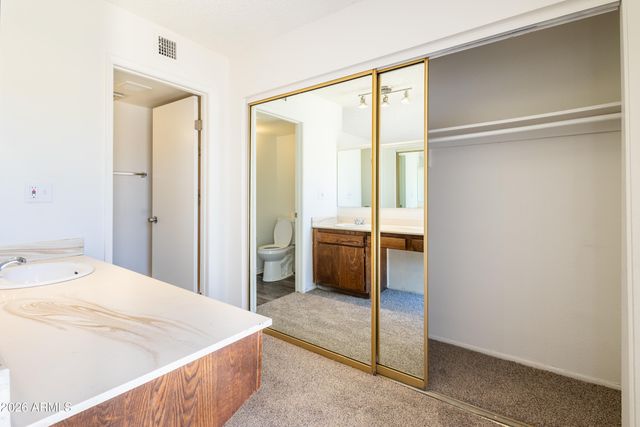 8621 W COLUMBUS Avenue, Phoenix, AZ 85037