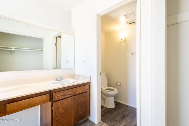 8621 W COLUMBUS Avenue, Phoenix, AZ 85037