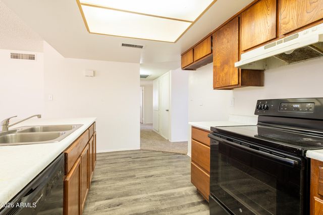 8621 W COLUMBUS Avenue, Phoenix, AZ 85037