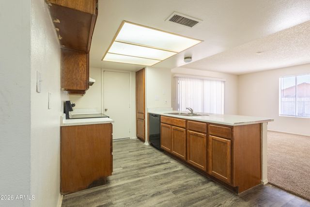 8621 W COLUMBUS Avenue, Phoenix, AZ 85037