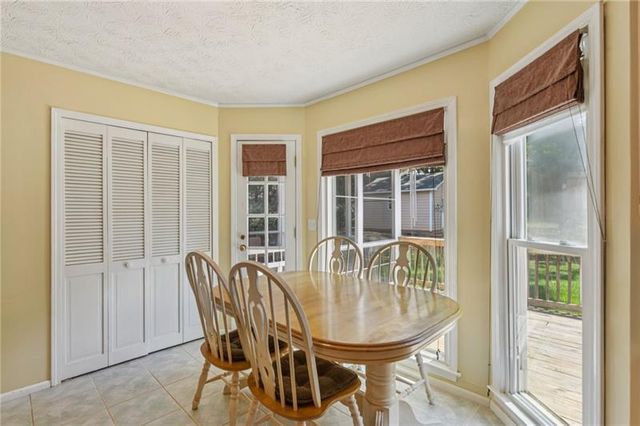 2412 Meadowglen Trail, Snellville, GA 30078