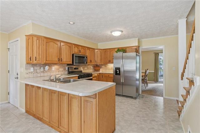 2412 Meadowglen Trail, Snellville, GA 30078