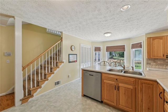 2412 Meadowglen Trail, Snellville, GA 30078