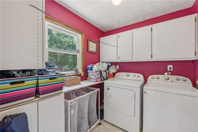 2412 Meadowglen Trail, Snellville, GA 30078