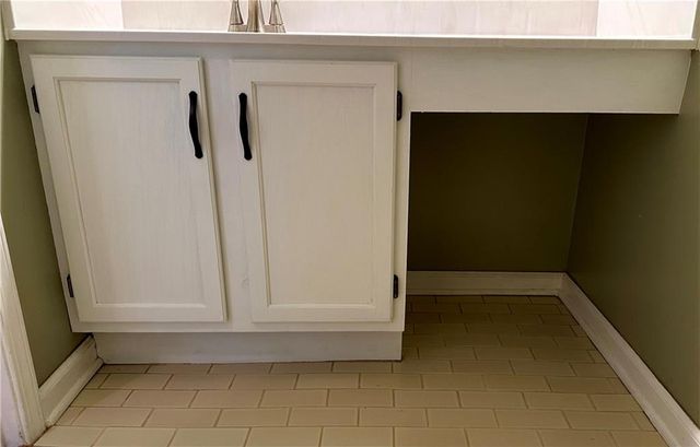 2412 Meadowglen Trail, Snellville, GA 30078