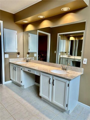 2412 Meadowglen Trail, Snellville, GA 30078