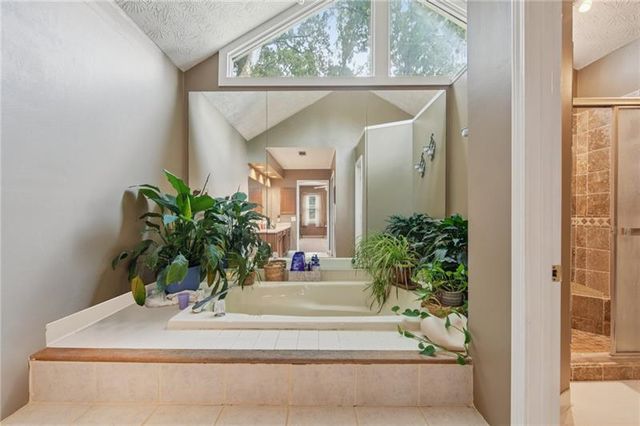 2412 Meadowglen Trail, Snellville, GA 30078