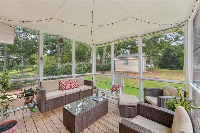 2412 Meadowglen Trail, Snellville, GA 30078