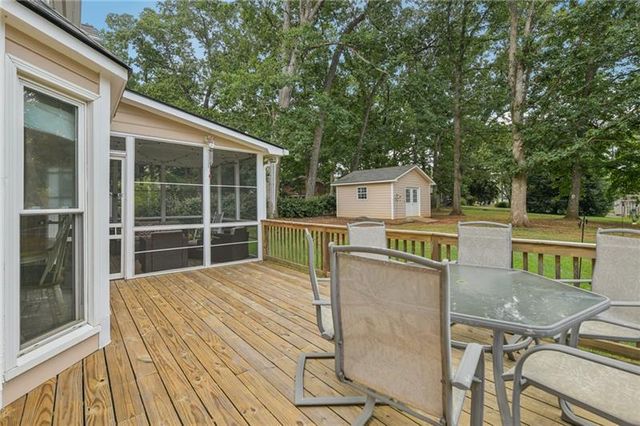 2412 Meadowglen Trail, Snellville, GA 30078