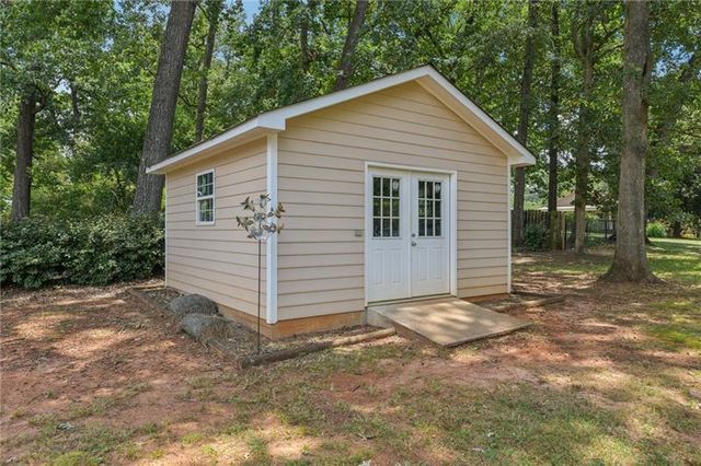 2412 Meadowglen Trail, Snellville, GA 30078