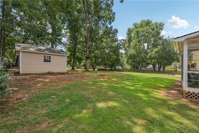 2412 Meadowglen Trail, Snellville, GA 30078