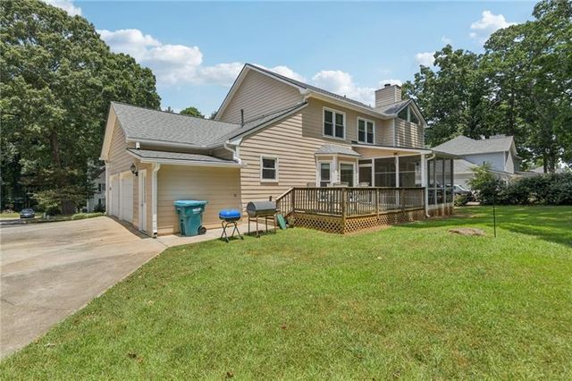 2412 Meadowglen Trail, Snellville, GA 30078