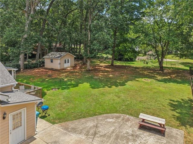 2412 Meadowglen Trail, Snellville, GA 30078