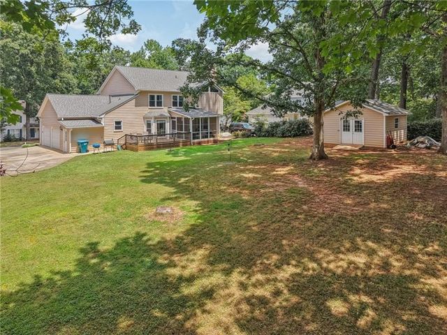 2412 Meadowglen Trail, Snellville, GA 30078
