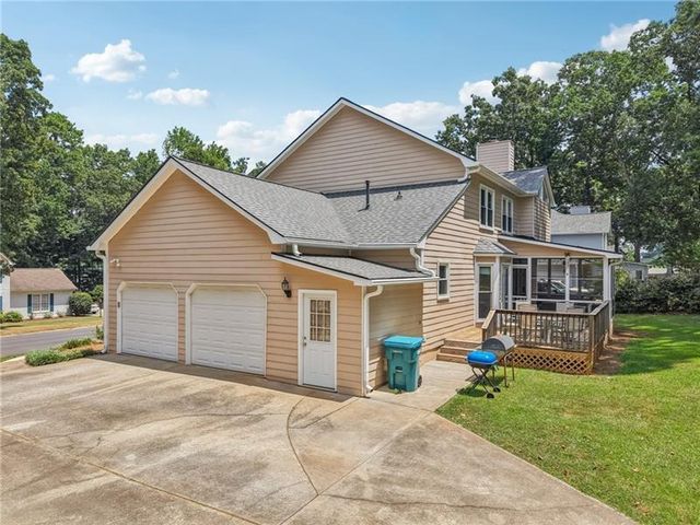 2412 Meadowglen Trail, Snellville, GA 30078