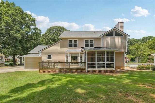 2412 Meadowglen Trail, Snellville, GA 30078