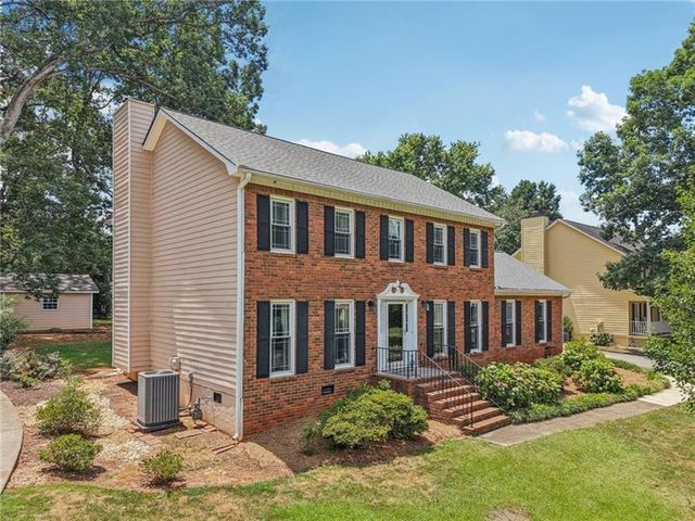 2412 Meadowglen Trail, Snellville, GA 30078