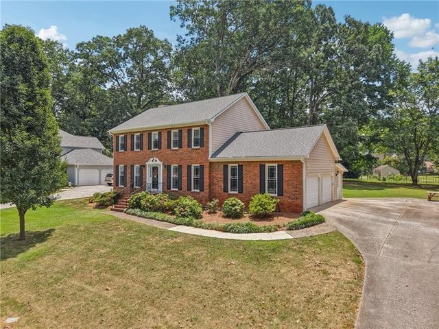 2412 Meadowglen Trail, Snellville, GA 30078