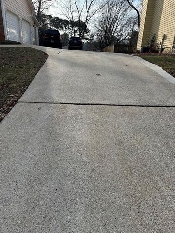 2412 Meadowglen Trail, Snellville, GA 30078