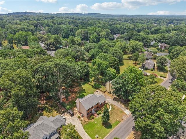 2412 Meadowglen Trail, Snellville, GA 30078