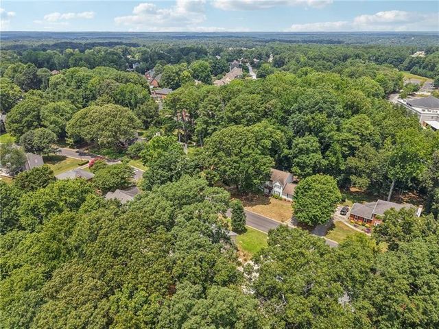 2412 Meadowglen Trail, Snellville, GA 30078